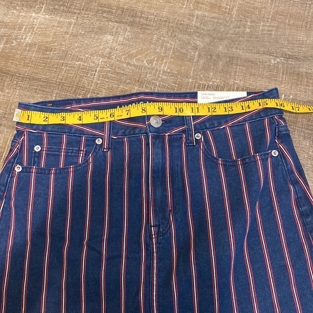 NWT American Eagle | Patriotic High Rise Mini Denim Skirt | Size 8 - Picture 3 of 11
